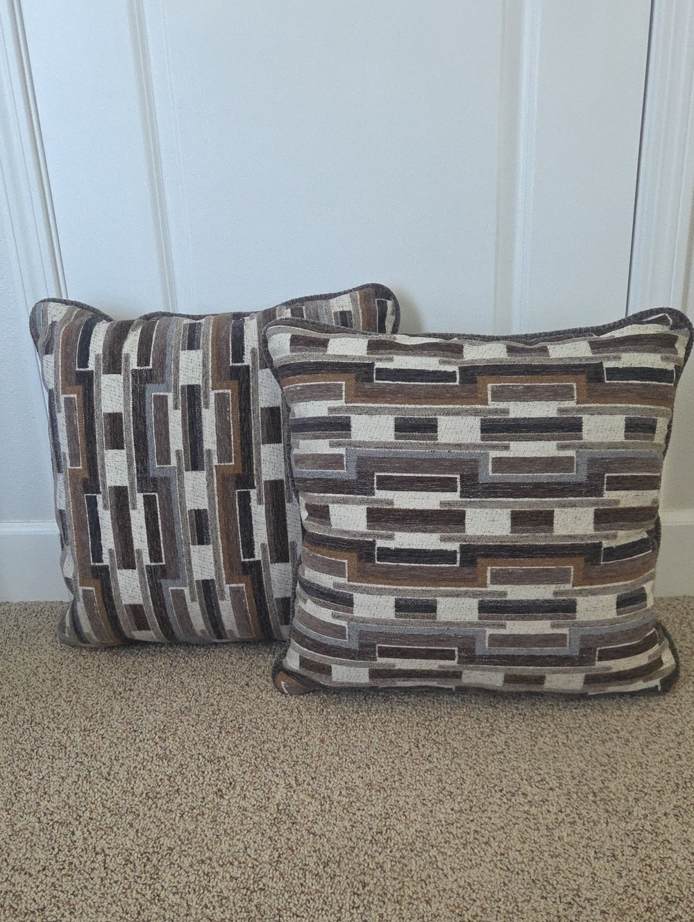 Pair of throw/decorative pillows